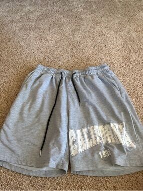 T.J.Maxx Light Gray Men's Athletic Shorts with California Graphic